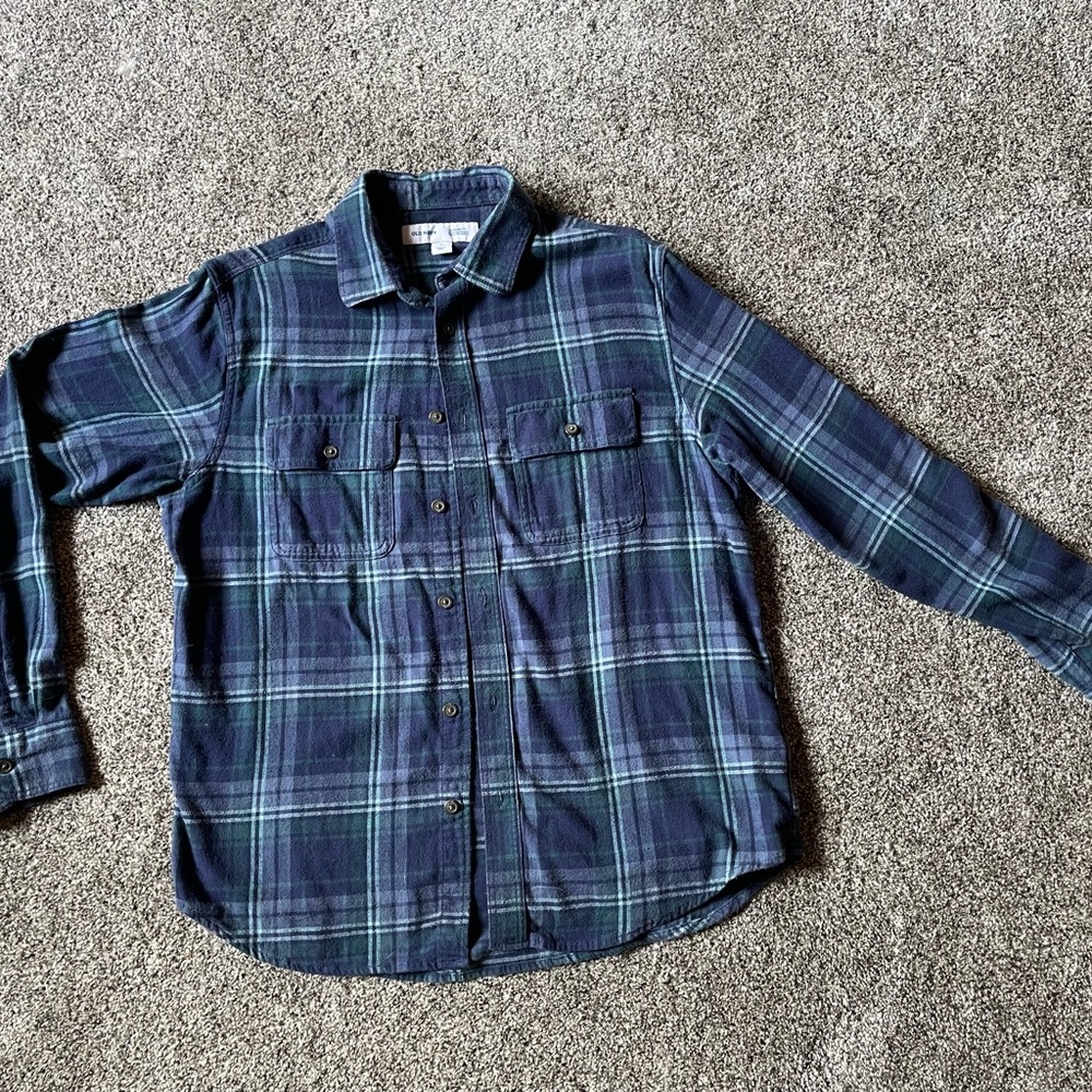 Men’s soft flannel shirt. Navy blue/green. Sz M.